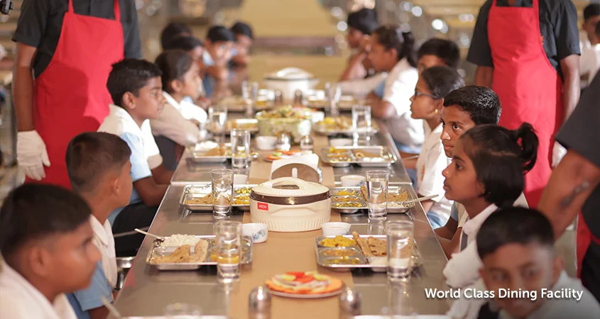 11-World-Class-Dining-Facility